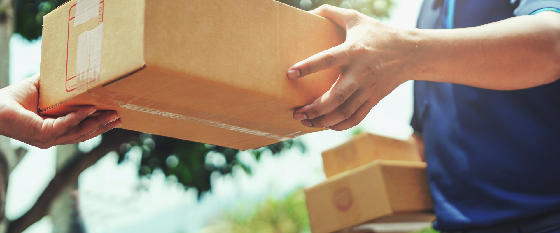 What is the Cheapest Way to Ship a 50 lb Box?